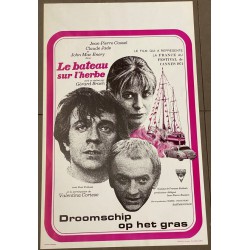 BATEAU SUR L'HERBE